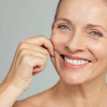 How Plastic Surgery Clinics Assess Skin Elasticity Before Procedures